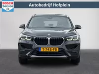 BMW X1 sDrive18iA High Executive | Cruise Control | Camera | Navigatie | Stoelverwarming | LM-Velgen | Climate Control | Elektrisch bedienbare Achterklep | Parkeer Sensoren voor en achter | LED Verlichting Foto